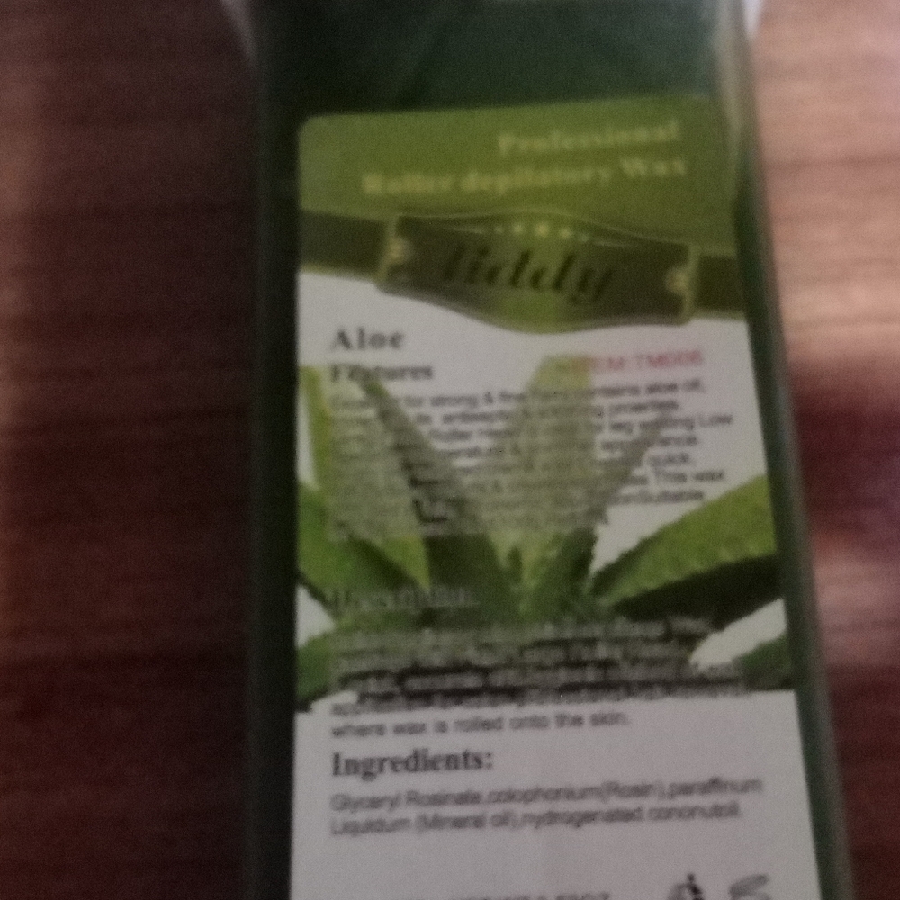 Professional Roller depilatory wax aloe vera scent new 100 m g net wt. 3.53 oz.